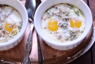 Запеченные яйца с розмарином
