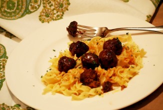 Мясные шарики в пикантном соусе