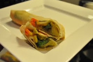 Яичные роллы с манго, авокадо и морковью