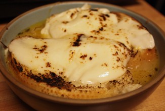 Луковый суп по-французски