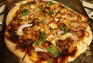 Пицца с курицей и соусом барбекю