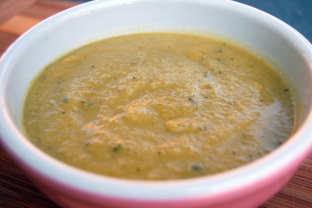 Свекольный суп с чесноком