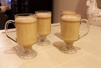 Горячий сливочный напиток с ромом