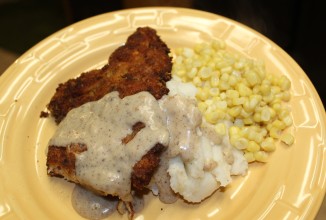 Жареная курица с корочкой из сухарей и сыра