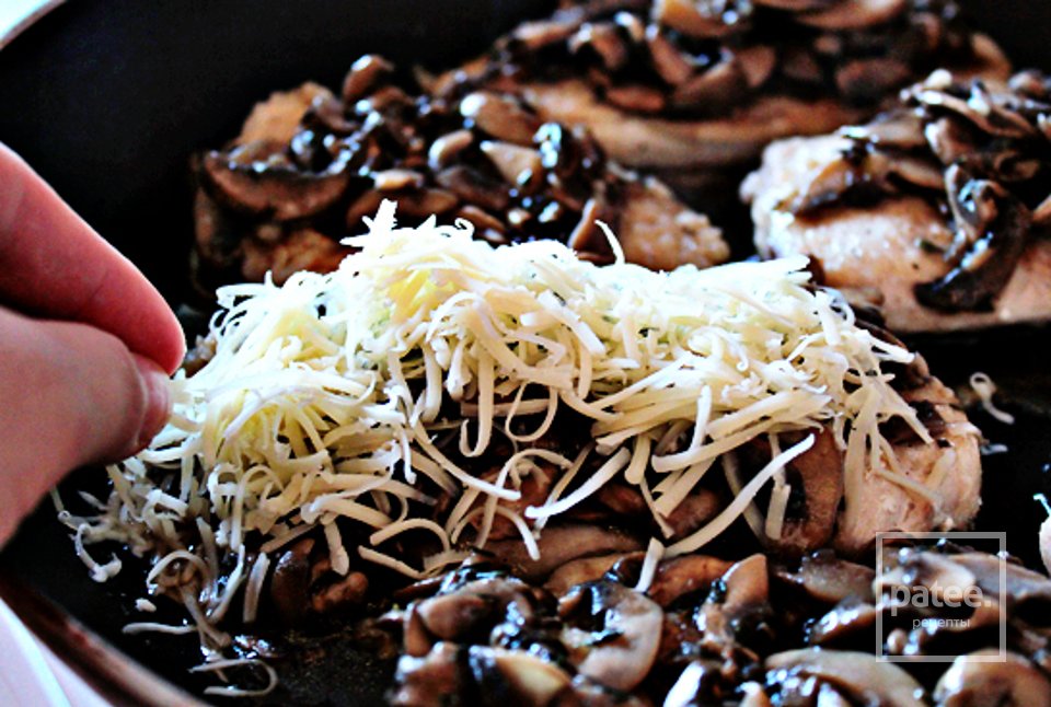 Курочка с грибами и сыром - Шаг 10