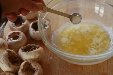 Фаршированные шампиньоны - приготовление