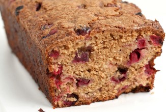 Хлеб с клюквой и апельсиновым маслом