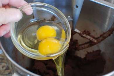 Шоколадные кексы с ореховым кремом - приготовление