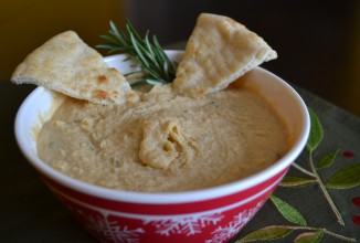 Хуммус с розмарином и чесноком