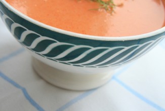 Сливочно-томатный суп с укропом