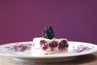 Чизкейк с лимоном и ежевикой