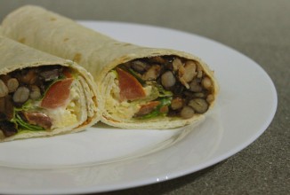 Рулеты с темной фасолью