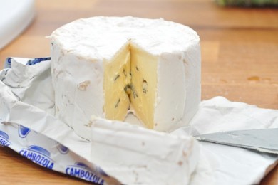 Обжаренная груша с рукколой и листьями салата - приготовление