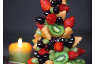 Елочка из фруктов и ягод