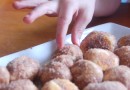 Домашние пышки с корицей и сахаром