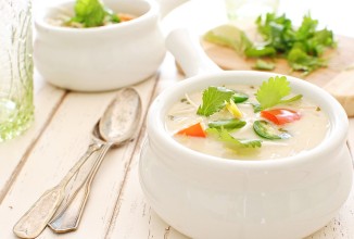 Тайский куриный суп с лапшой