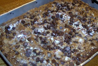 Пирог с орехами и шоколадом