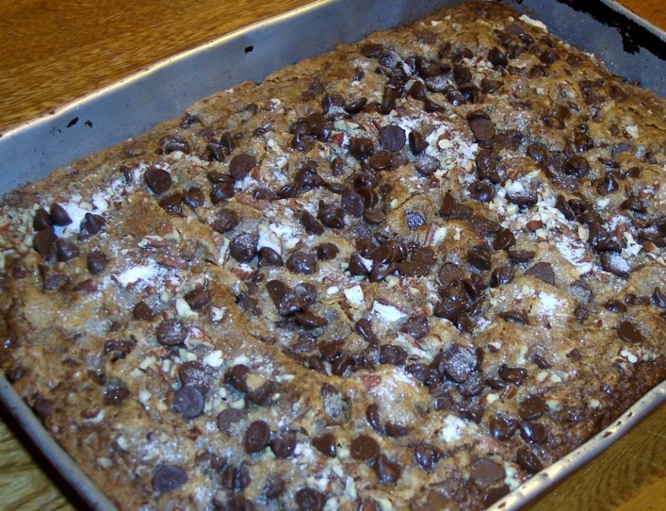 Пирог с орехами и шоколадом