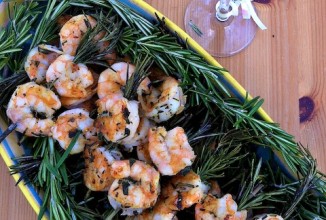 Креветки на шпажках из розмарина