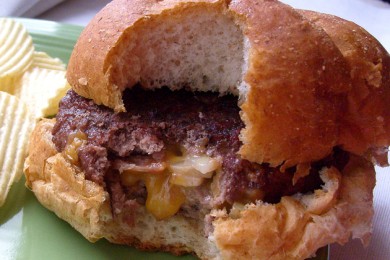 Рецепт Чизбургер с говядиной и беконом