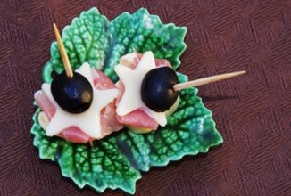 Закуска из ветчины, сыра и пельменей