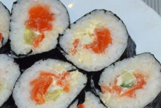 Роллы с семгой и авокадо