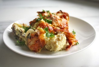 Страта с хлебом, луком и ветчиной