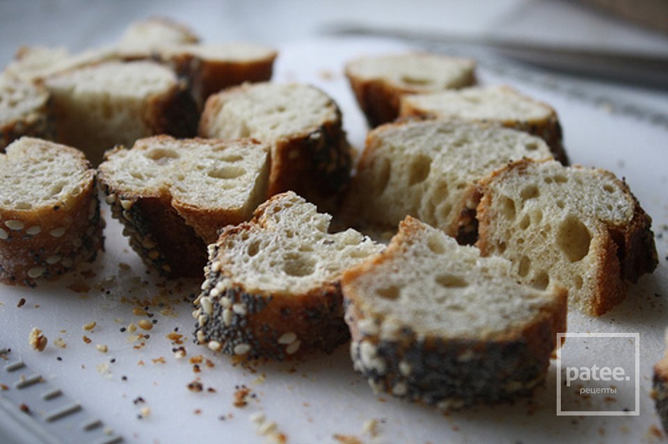 Страта с хлебом, луком и ветчиной - Шаг 1