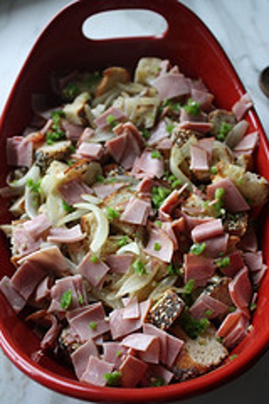 Страта с хлебом, луком и ветчиной - Шаг 8