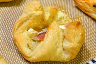 Парижские булочки с яблоком, ветчиной и сыром