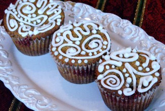 Кексы с маком и малиновым джемом