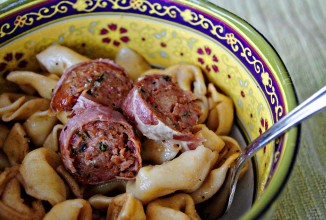 Паста с куриными колбасками