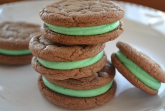 Шоколадное печенье с мятным кремом