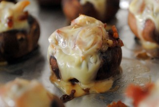 Фаршированные шампиньоны ветчиной