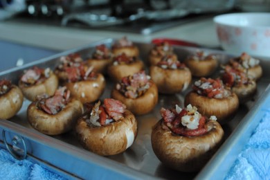 Фаршированные шампиньоны ветчиной - приготовление