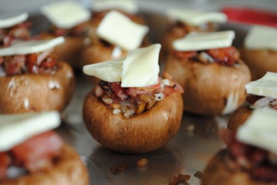 Фаршированные шампиньоны ветчиной - приготовление