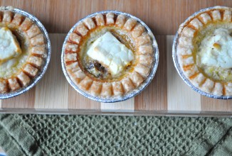 Тарталетки с сыром и луком