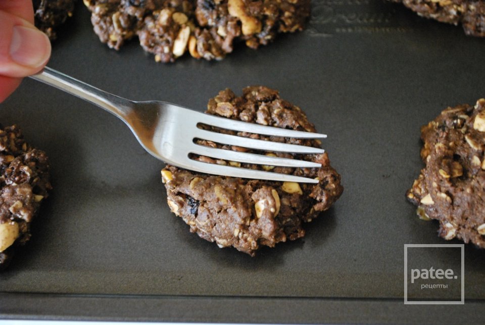 Шоколадное печенье с гранолой - Шаг 8