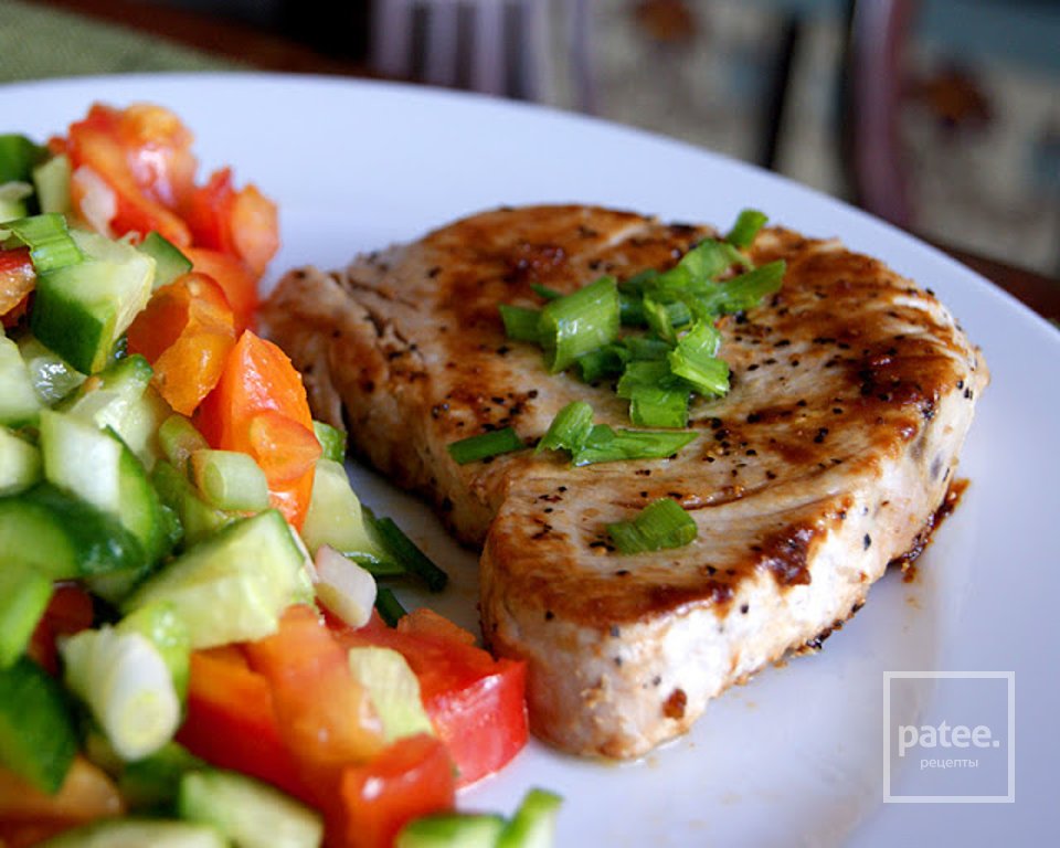 Стейк из тунца с гарниром из свежих овощей - Шаг 5