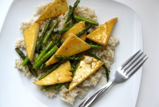 Спаржа с тофу в лимонном соусе