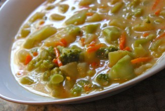 Суп с брокколи, сельдереем и сыром