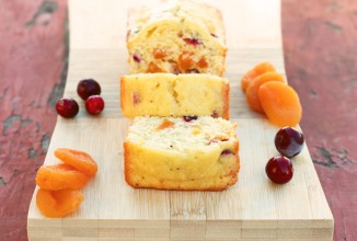 Мини хлебец с орехами, курагой и клюквой.