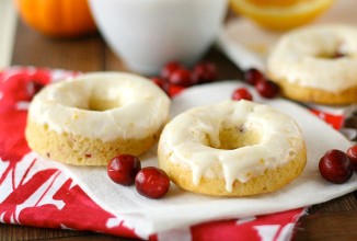 Апельсиновые пончики с клюквой