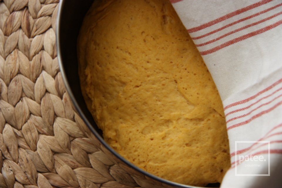 Тыквенные роллы в горячей карамельной глазури - Шаг 4