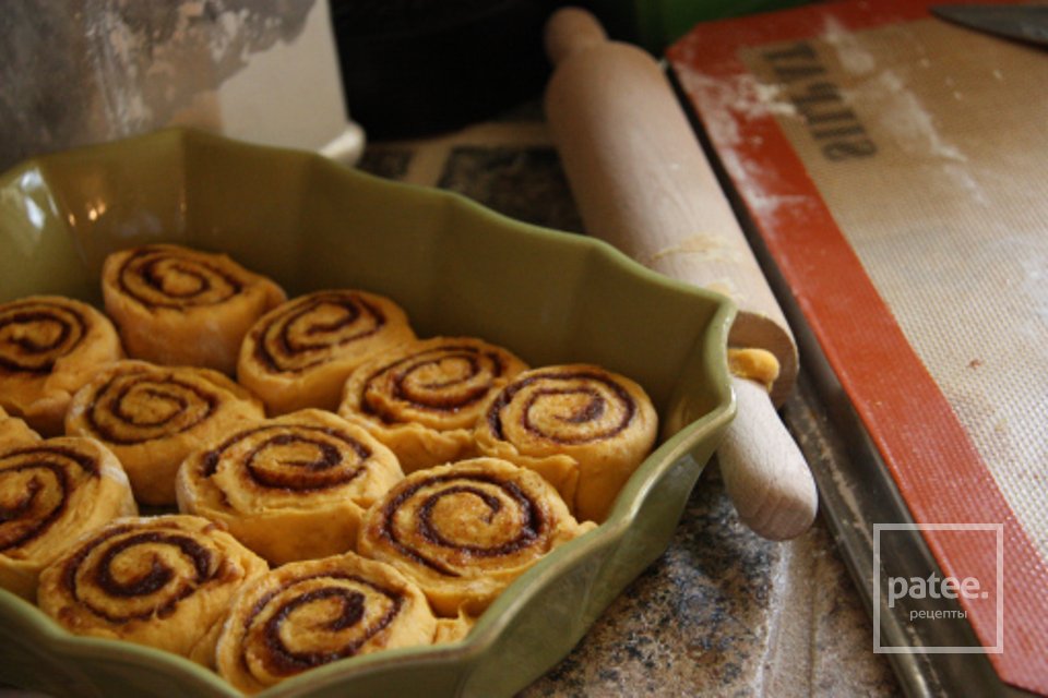 Тыквенные роллы в горячей карамельной глазури - Шаг 11