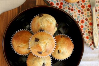 Банановые кексы с шоколадом и орехами