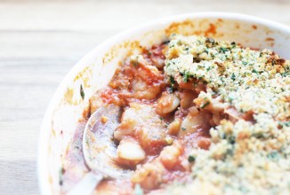 Запеканка с фасолью и креветками