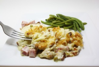 Запеченная картошка с сыром и ветчиной