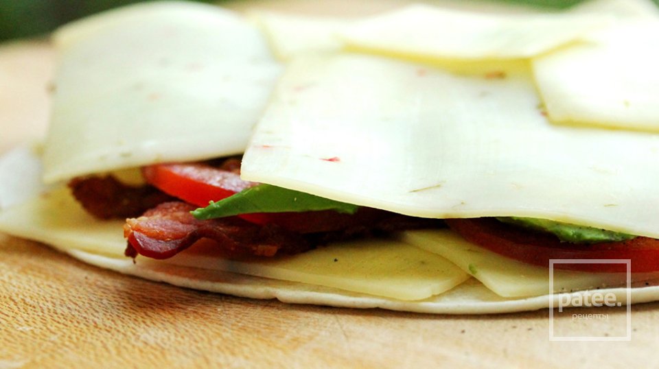 Кесадилья с беконом и авокадо - Шаг 10