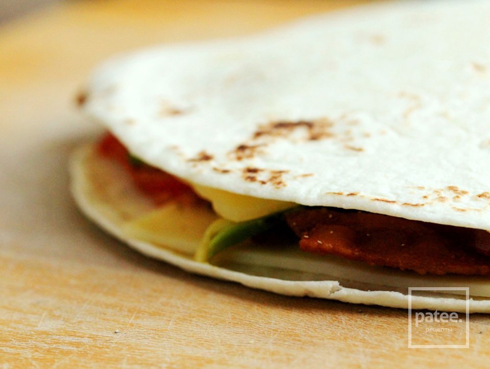 Кесадилья с беконом и авокадо - Шаг 11